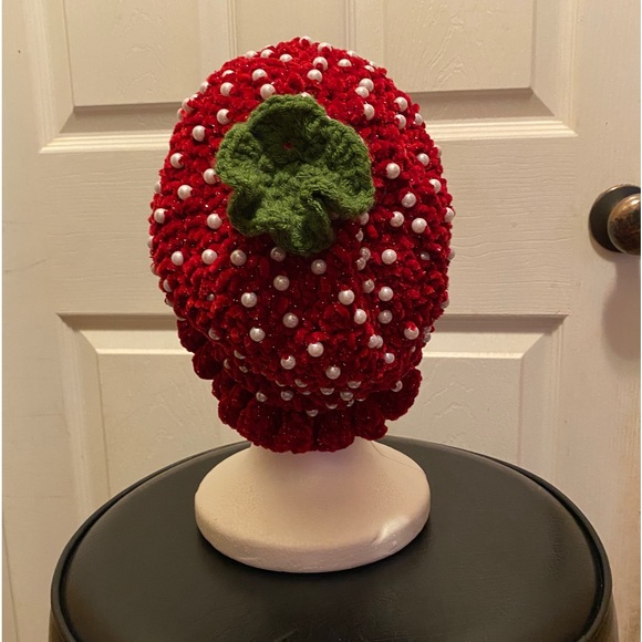 HOST PICK Crochet Strawberry hat - Picture 5 of 7